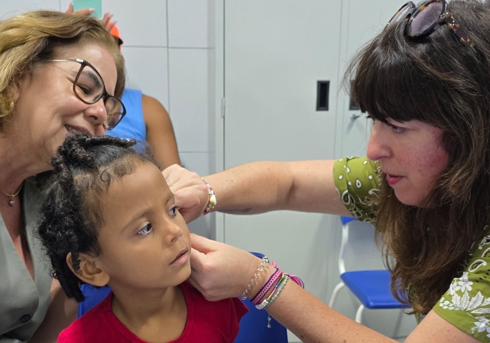 Appareillage d'une petite fille au brésil
